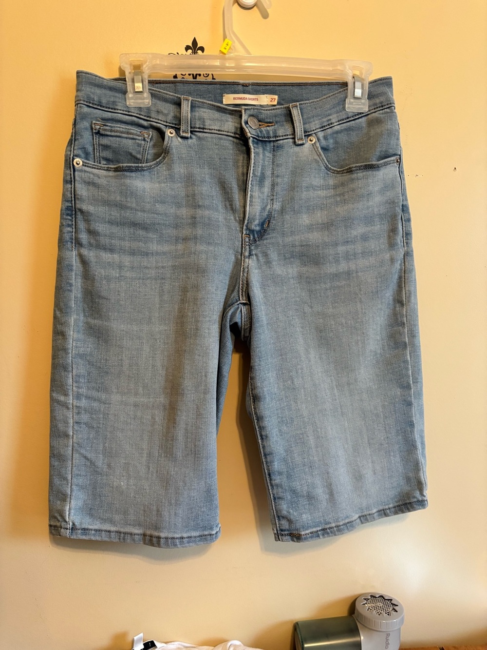 Levi’s Bermuda shorts women’s  size 27 - Picture 2 of 5